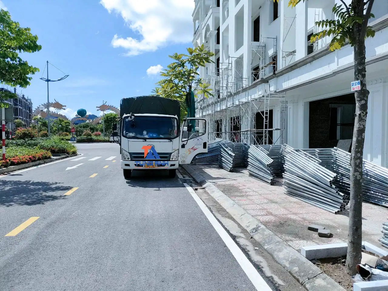 giàn giáo xây dựng tại Green Dragon City Cẩm Phả