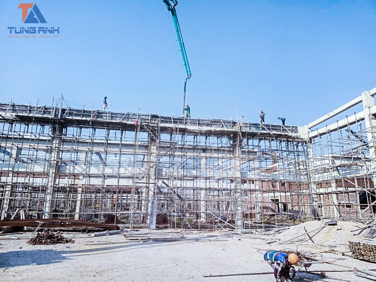 cho thuê giàn giáo thi công mái nhà xưởng
