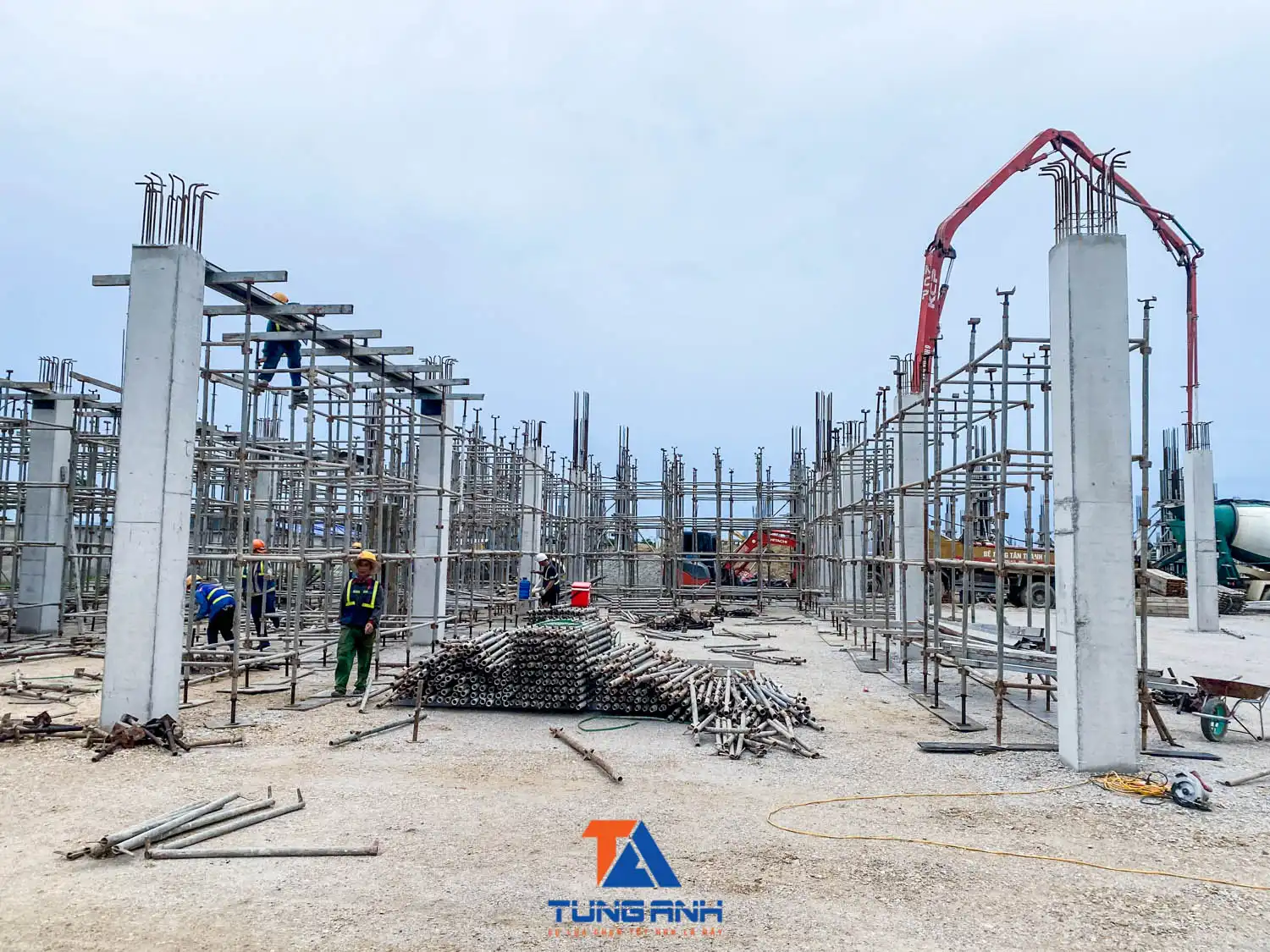 Vận chuyển giàn giáo đến công trình Nam Ích Thái Thắng